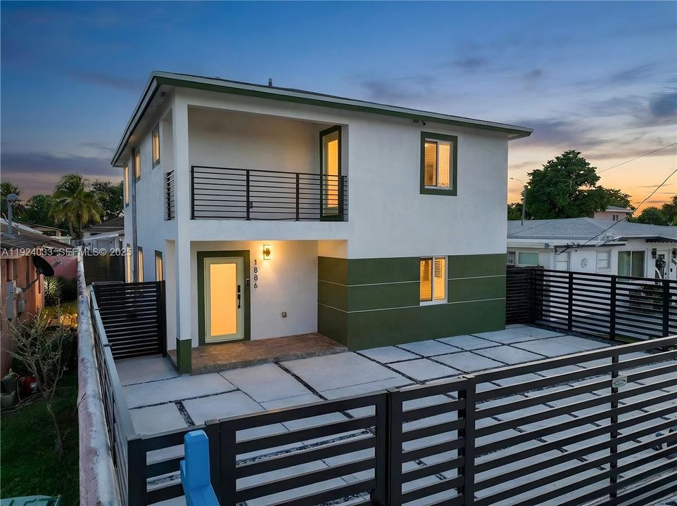 待售: $698,500 (4 贝兹, 3 浴室, 2270 平方英尺)