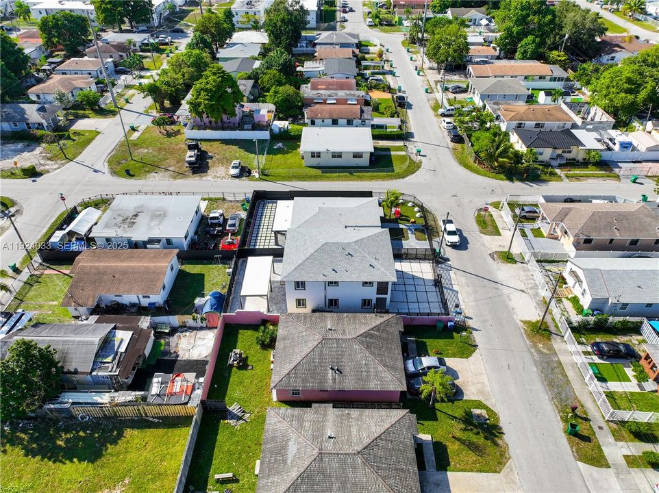 待售: $698,500 (4 贝兹, 3 浴室, 2270 平方英尺)