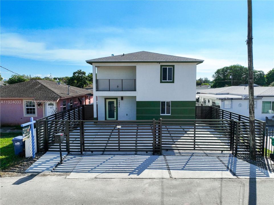 待售: $698,500 (4 贝兹, 3 浴室, 2270 平方英尺)