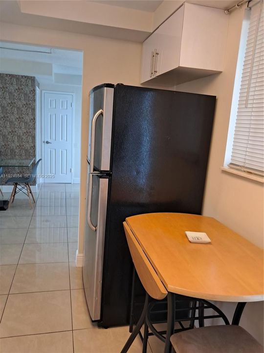 For Rent: $2,350 (1 beds, 1 baths, 937 Square Feet)