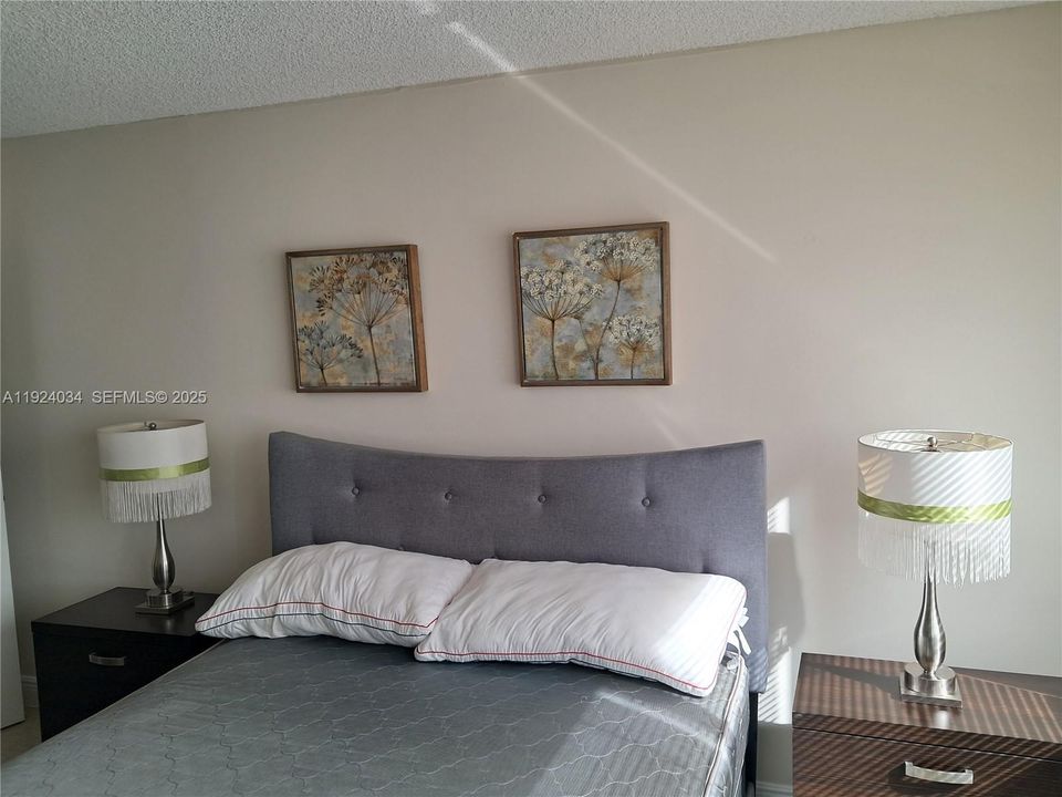 For Rent: $2,350 (1 beds, 1 baths, 937 Square Feet)