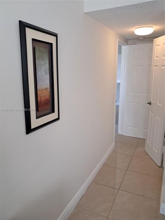 For Rent: $2,350 (1 beds, 1 baths, 937 Square Feet)