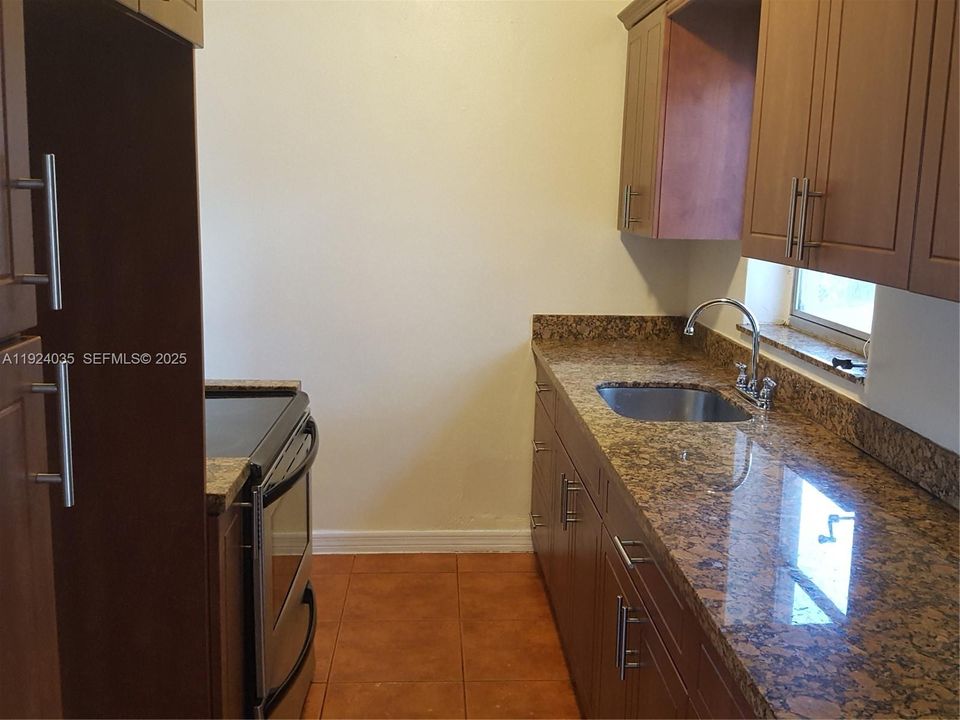 For Sale: $430,000 (2 beds, 1 baths, 1184 Square Feet)