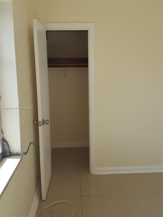 For Sale: $430,000 (2 beds, 1 baths, 1184 Square Feet)