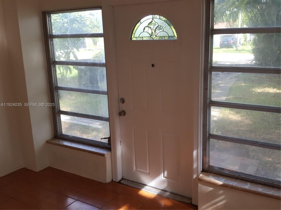 For Sale: $430,000 (2 beds, 1 baths, 1184 Square Feet)