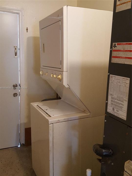 For Sale: $430,000 (2 beds, 1 baths, 1184 Square Feet)