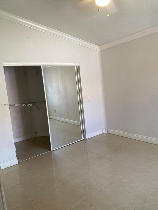 出租: $2,400 (2 贝兹, 1 浴室, 710 平方英尺)