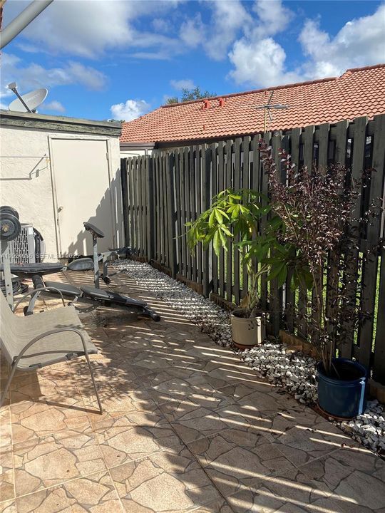 出租: $2,400 (2 贝兹, 1 浴室, 710 平方英尺)