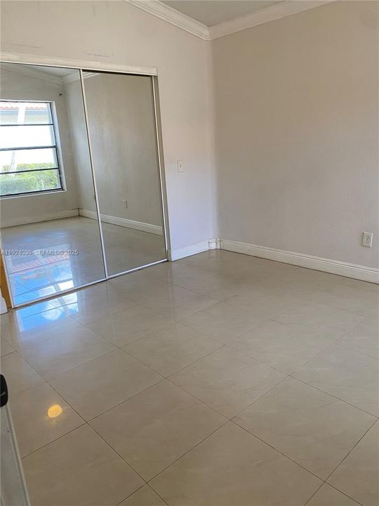 出租: $2,400 (2 贝兹, 1 浴室, 710 平方英尺)