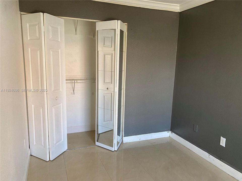 出租: $2,400 (2 贝兹, 1 浴室, 710 平方英尺)