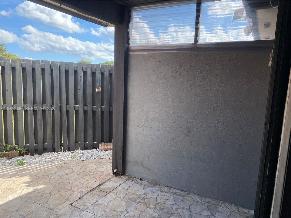 出租: $2,400 (2 贝兹, 1 浴室, 710 平方英尺)