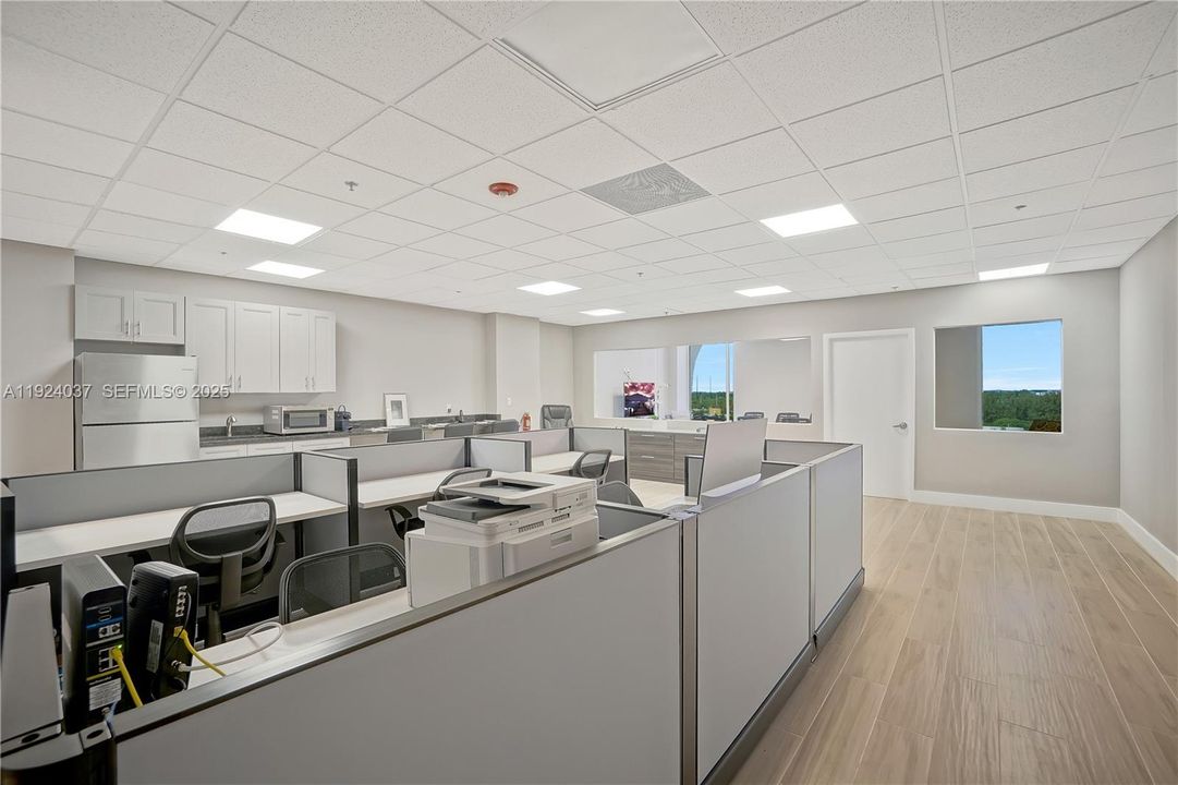 В аренду: $5,500 (0 спален, 0 ванн, 0 Квадратных фут)