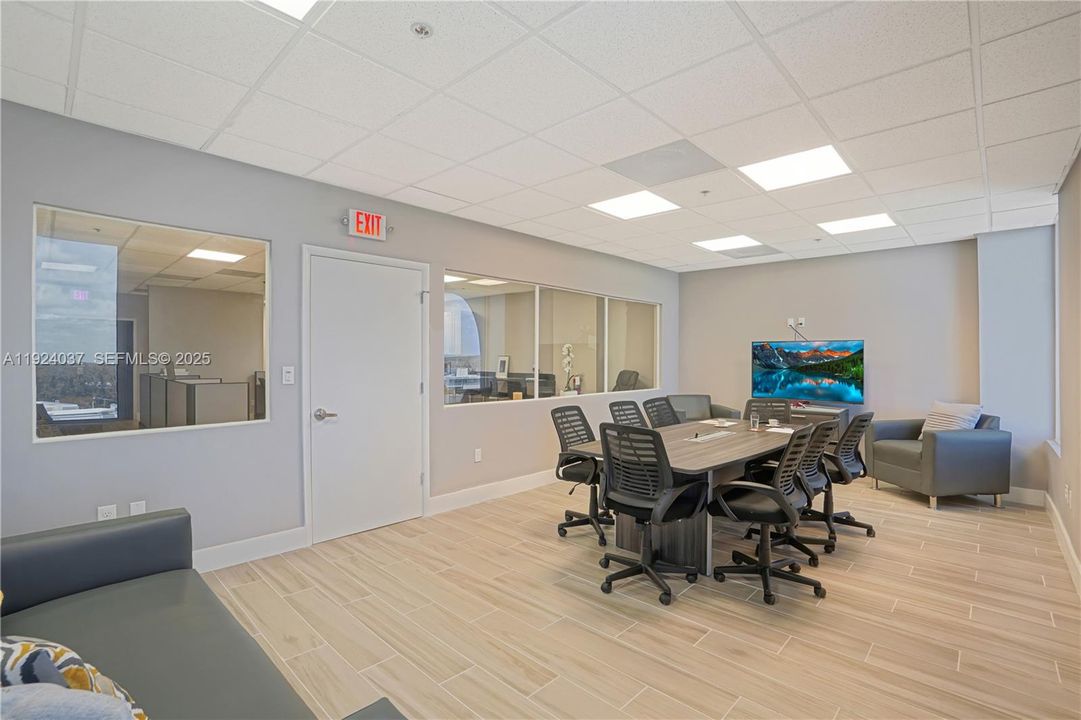 В аренду: $5,500 (0 спален, 0 ванн, 0 Квадратных фут)