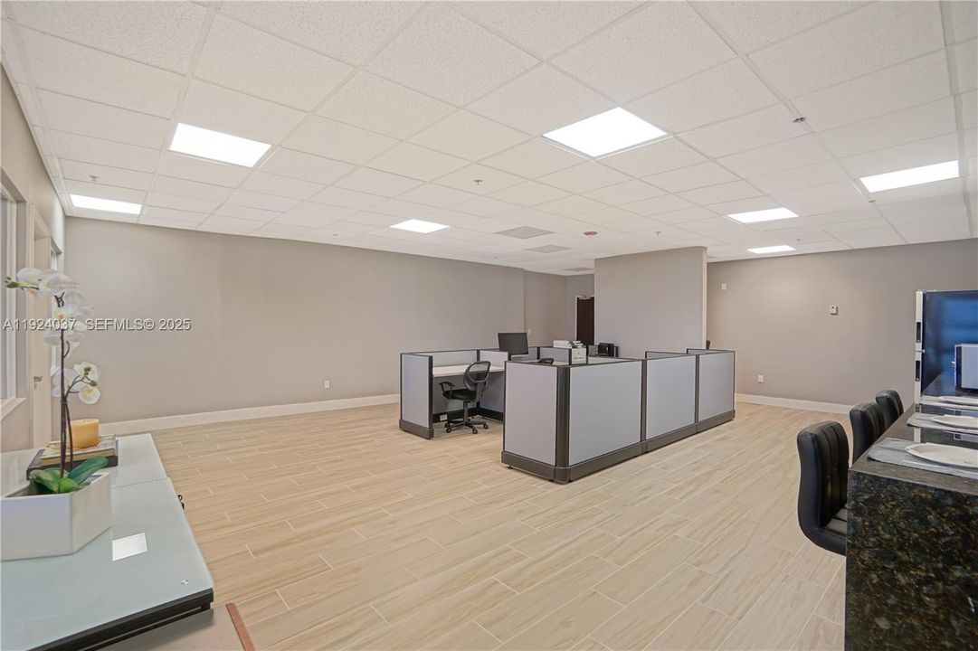 В аренду: $5,500 (0 спален, 0 ванн, 0 Квадратных фут)