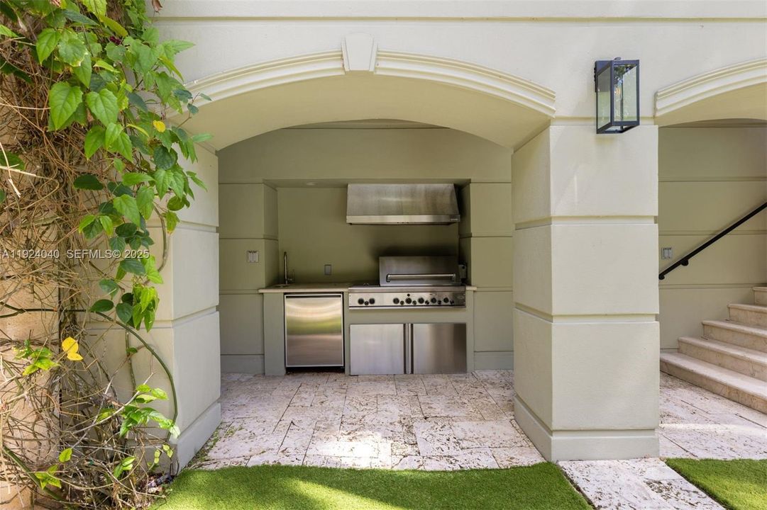 For Sale: $11,500,000 (5 beds, 5 baths, 6720 Square Feet)