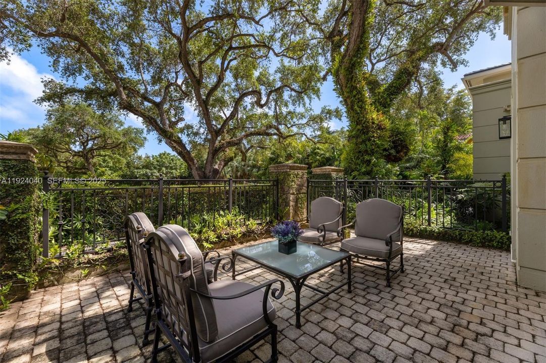 For Sale: $11,500,000 (5 beds, 5 baths, 6720 Square Feet)