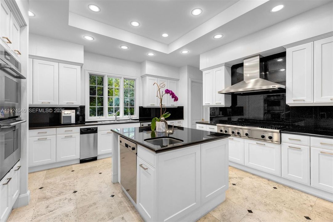 For Sale: $11,500,000 (5 beds, 5 baths, 6720 Square Feet)