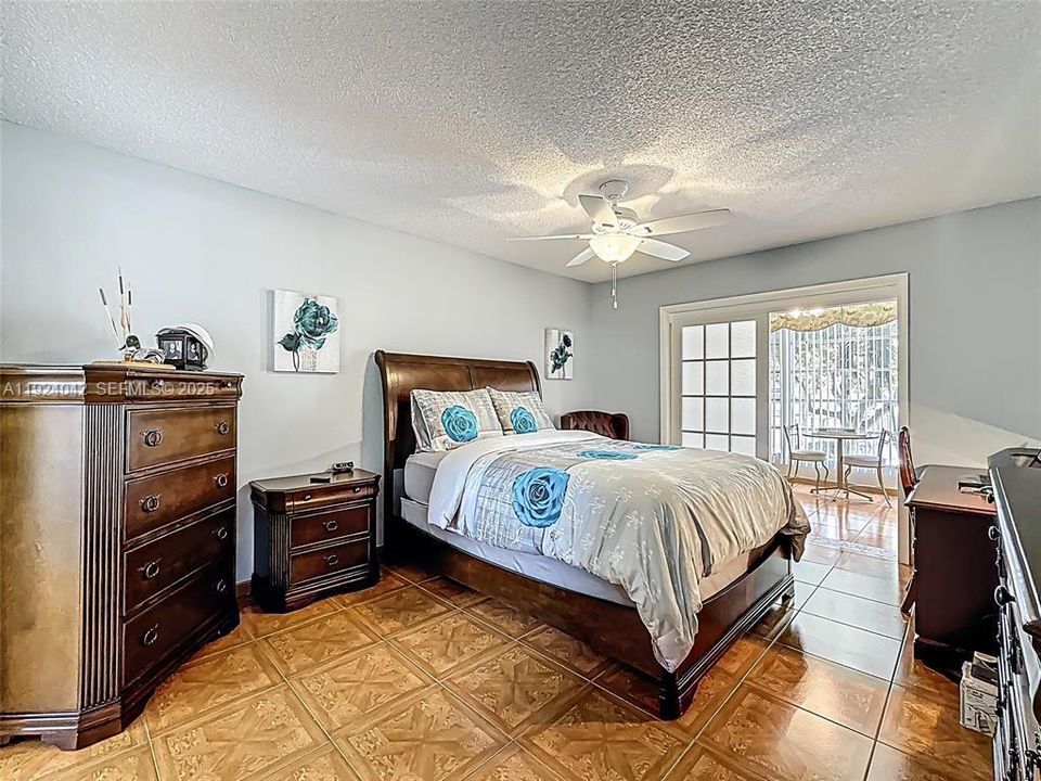 For Sale: $95,000 (1 beds, 1 baths, 684 Square Feet)