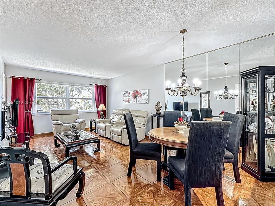 For Sale: $95,000 (1 beds, 1 baths, 684 Square Feet)