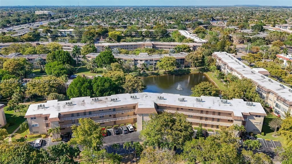 For Sale: $95,000 (1 beds, 1 baths, 684 Square Feet)