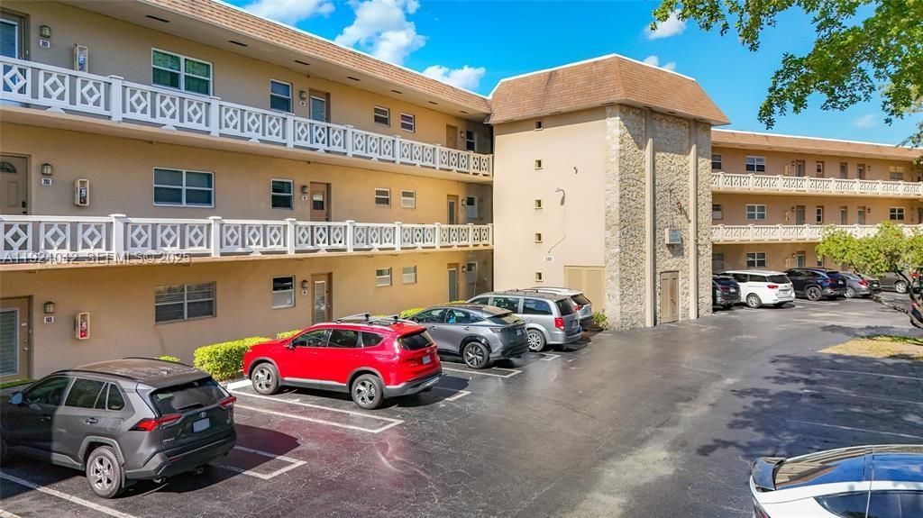 For Sale: $95,000 (1 beds, 1 baths, 684 Square Feet)