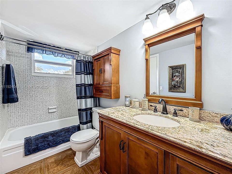 For Sale: $95,000 (1 beds, 1 baths, 684 Square Feet)