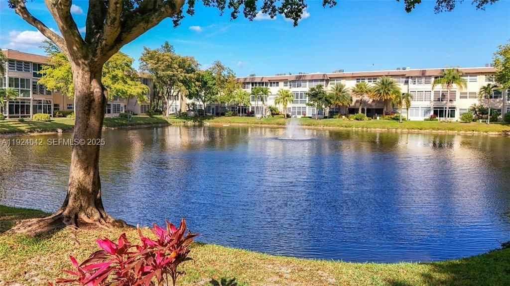 For Sale: $95,000 (1 beds, 1 baths, 684 Square Feet)