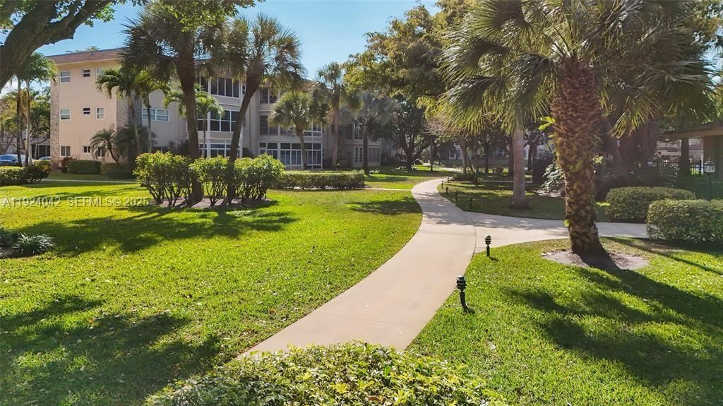 For Sale: $95,000 (1 beds, 1 baths, 684 Square Feet)