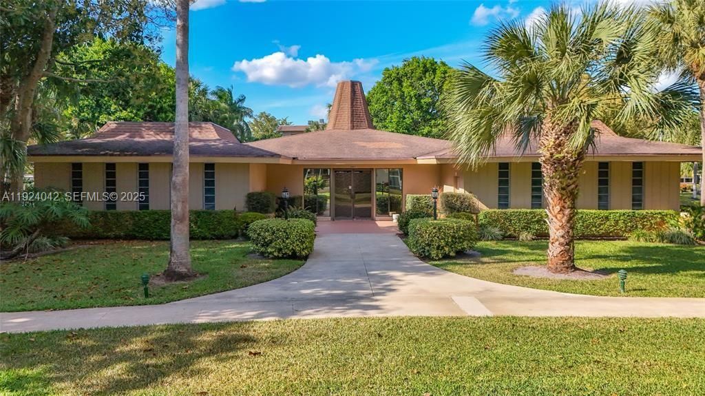 For Sale: $95,000 (1 beds, 1 baths, 684 Square Feet)