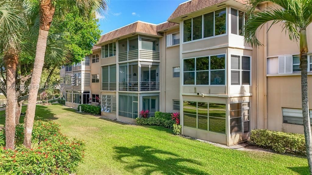 For Sale: $95,000 (1 beds, 1 baths, 684 Square Feet)