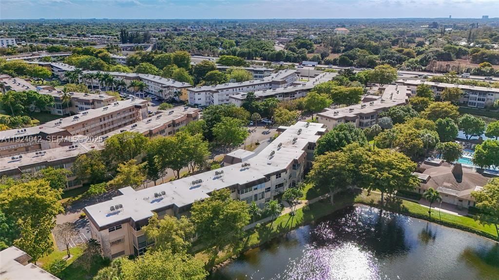 For Sale: $95,000 (1 beds, 1 baths, 684 Square Feet)