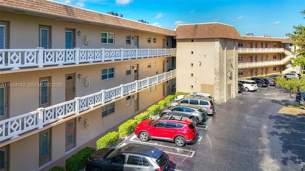 For Sale: $95,000 (1 beds, 1 baths, 684 Square Feet)