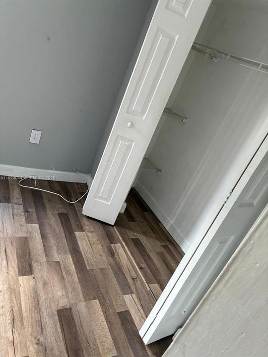 For Rent: $1,300 (1 beds, 1 baths, 450 Square Feet)