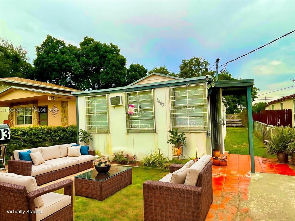 For Rent: $1,300 (1 beds, 1 baths, 450 Square Feet)