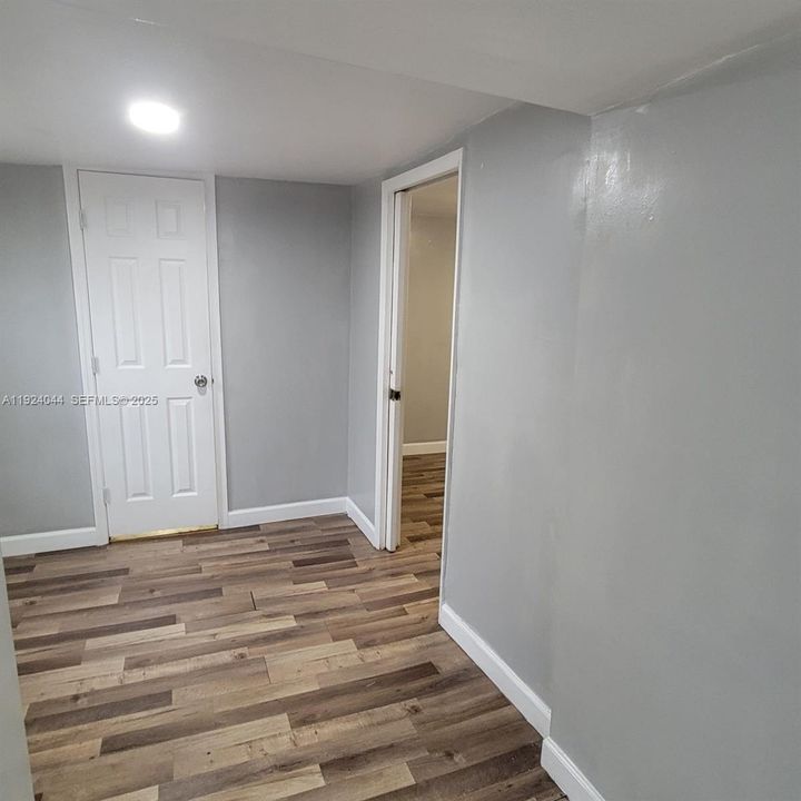 For Rent: $1,300 (1 beds, 1 baths, 450 Square Feet)