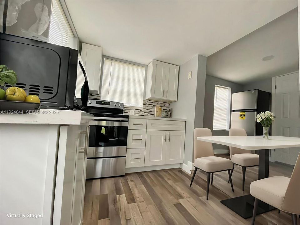 For Rent: $1,300 (1 beds, 1 baths, 450 Square Feet)