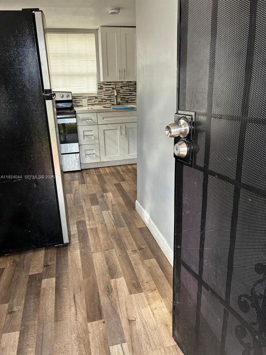 For Rent: $1,300 (1 beds, 1 baths, 450 Square Feet)