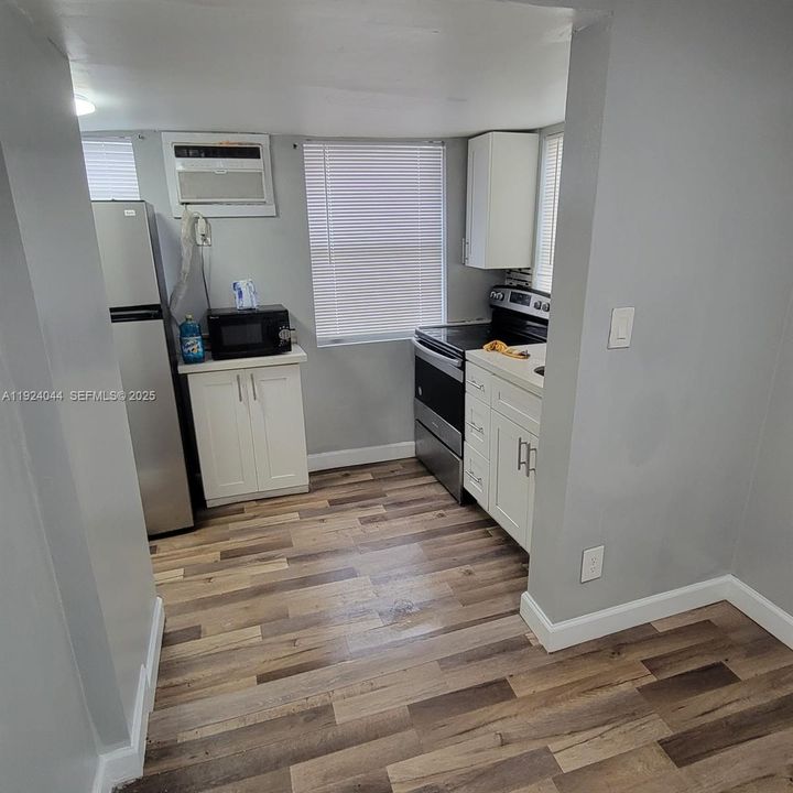 For Rent: $1,300 (1 beds, 1 baths, 450 Square Feet)