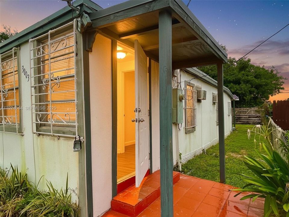 For Rent: $1,300 (1 beds, 1 baths, 450 Square Feet)