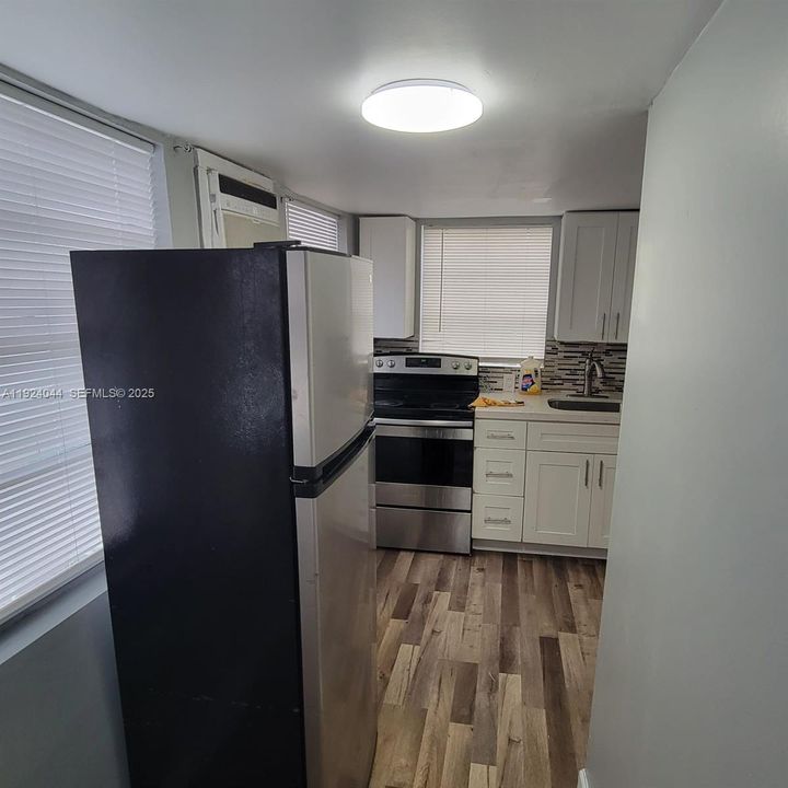 For Rent: $1,300 (1 beds, 1 baths, 450 Square Feet)