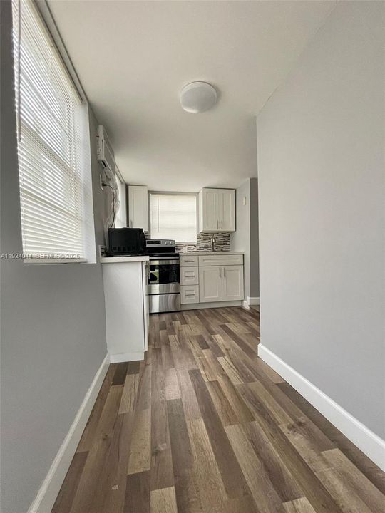 For Rent: $1,300 (1 beds, 1 baths, 450 Square Feet)
