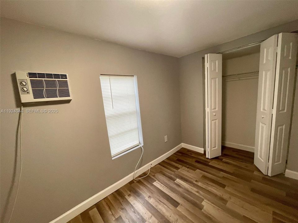 For Rent: $1,300 (1 beds, 1 baths, 450 Square Feet)