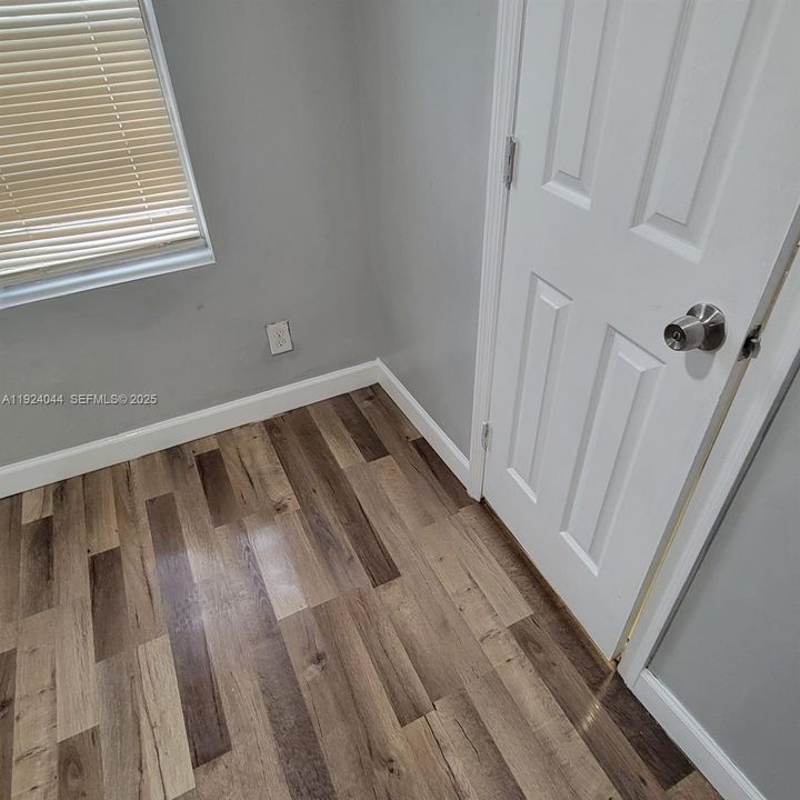 For Rent: $1,300 (1 beds, 1 baths, 450 Square Feet)