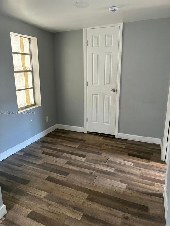 For Rent: $1,300 (1 beds, 1 baths, 450 Square Feet)