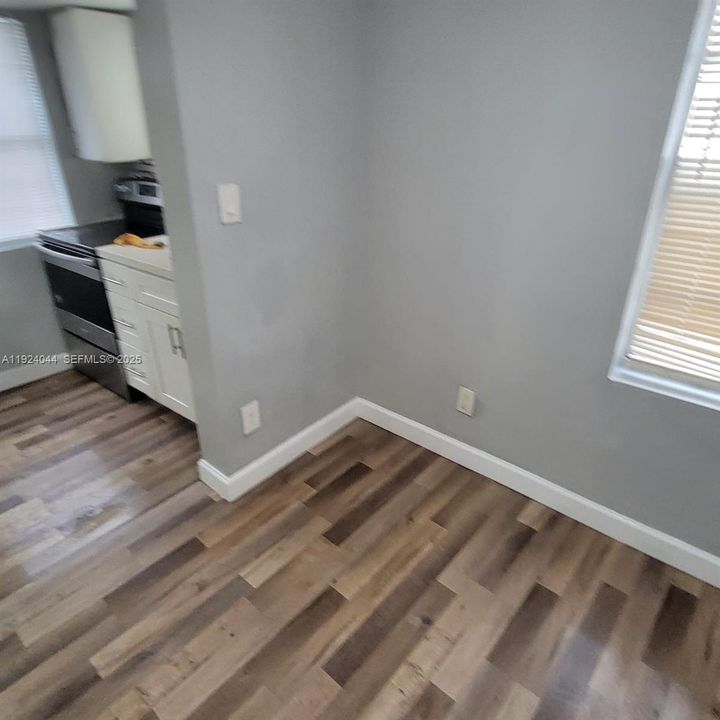 For Rent: $1,300 (1 beds, 1 baths, 450 Square Feet)