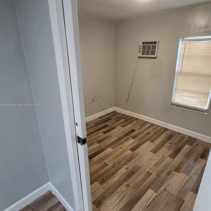 For Rent: $1,300 (1 beds, 1 baths, 450 Square Feet)