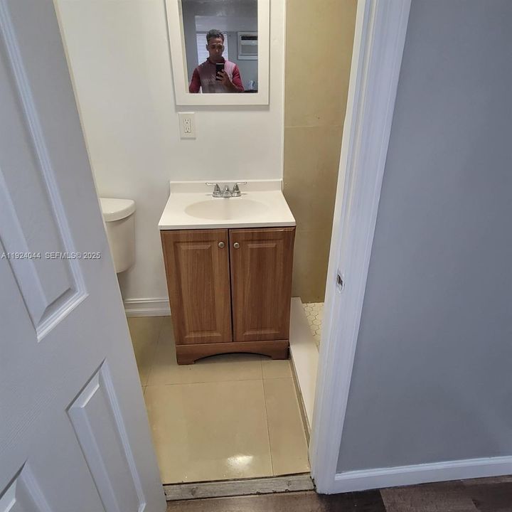 For Rent: $1,300 (1 beds, 1 baths, 450 Square Feet)