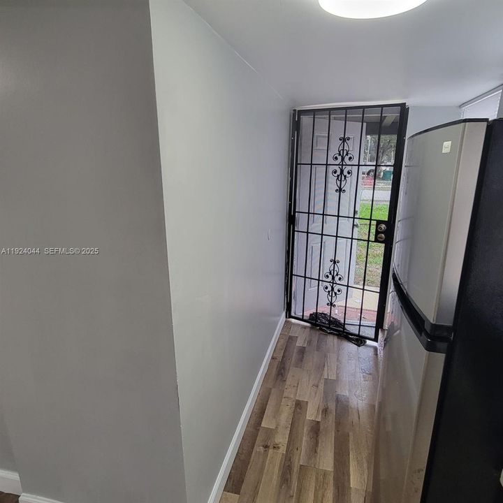 For Rent: $1,300 (1 beds, 1 baths, 450 Square Feet)