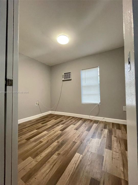 For Rent: $1,300 (1 beds, 1 baths, 450 Square Feet)