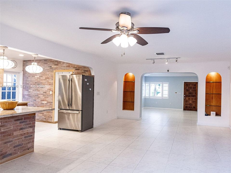 待售: $1,475,000 (2 贝兹, 2 浴室, 1465 平方英尺)